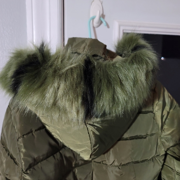 Women's Mifelio Olive Green Puffer Coat with Removable Fur Hood - Picture 4 of 4
